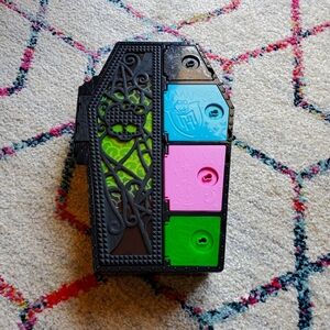 Ghoulia Neon Frights Skulltimate Secrets Locker